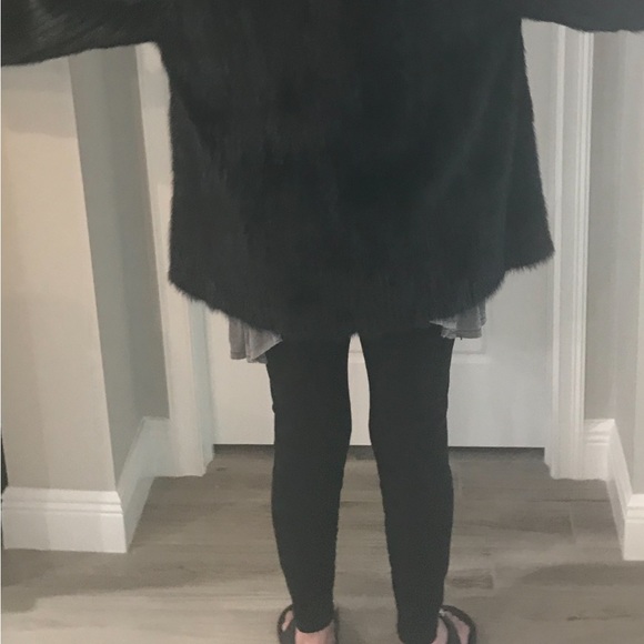 Black mink coat..ex condition.. black lining.. 2 Pockets.beautiful.size med-Lg - Picture 4 of 4
